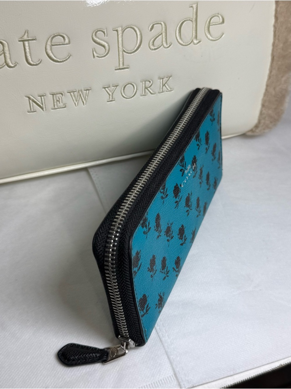 Coach Badlands Beauty and The Beast Zip-Around Wallet with Black Rose Motif EUC - Picture 4 of 12
